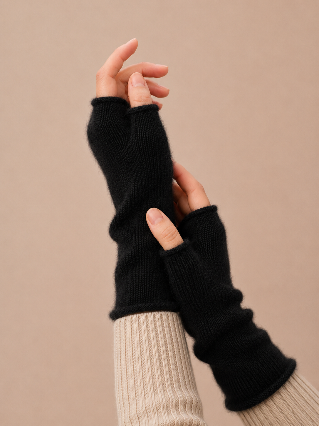 PLAIN FINGERLESS MITTEN BLACK