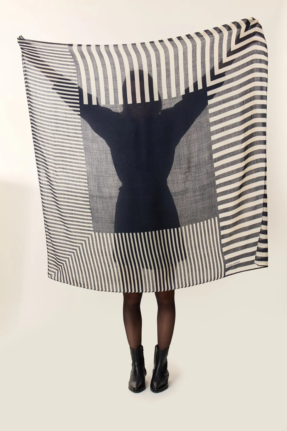 EMILE LINES SCARF BLACK IRIS