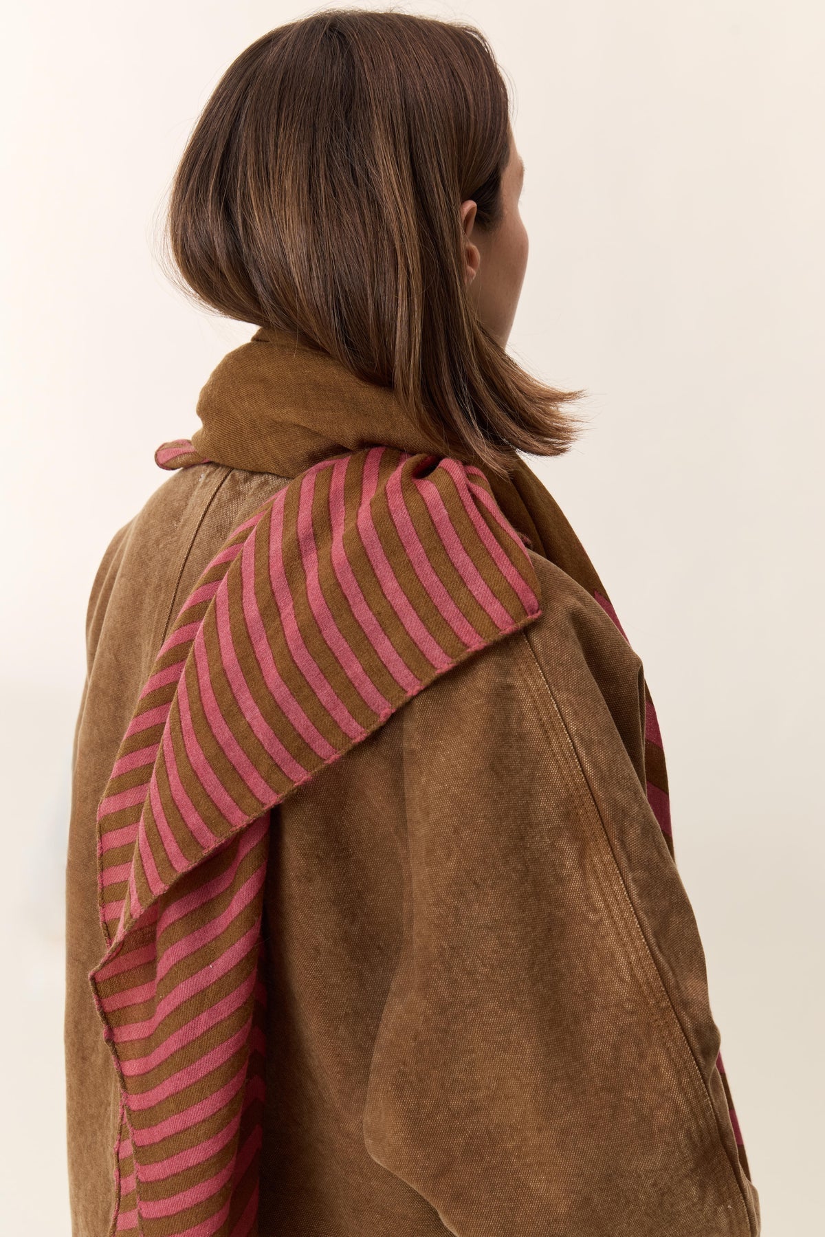 EMILE LINES SCARF KHAKI