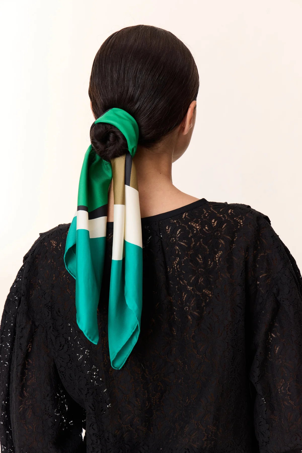 ERNEST ROUND SCARF GREEN