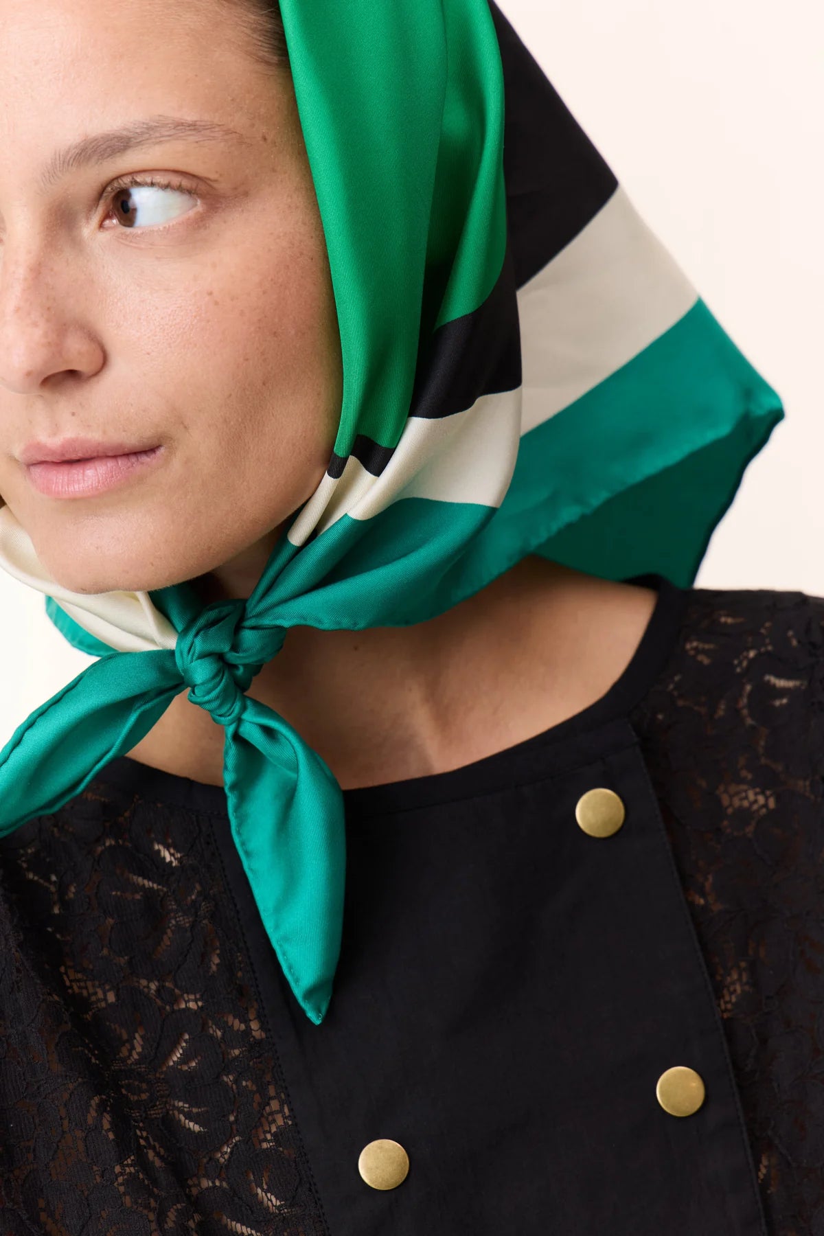 ERNEST ROUND SCARF GREEN
