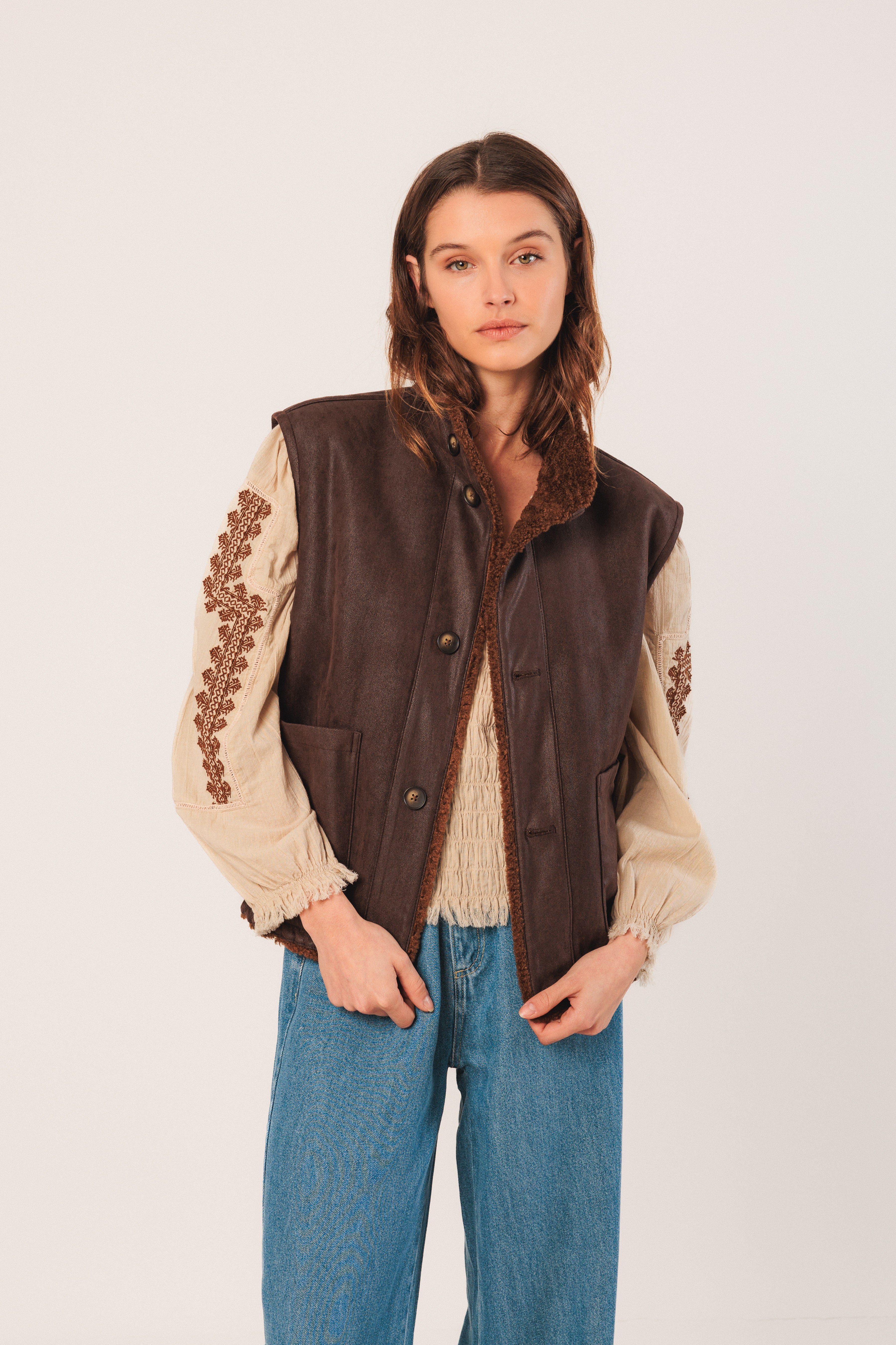 Indi and Cold Vest #671 Chocolate