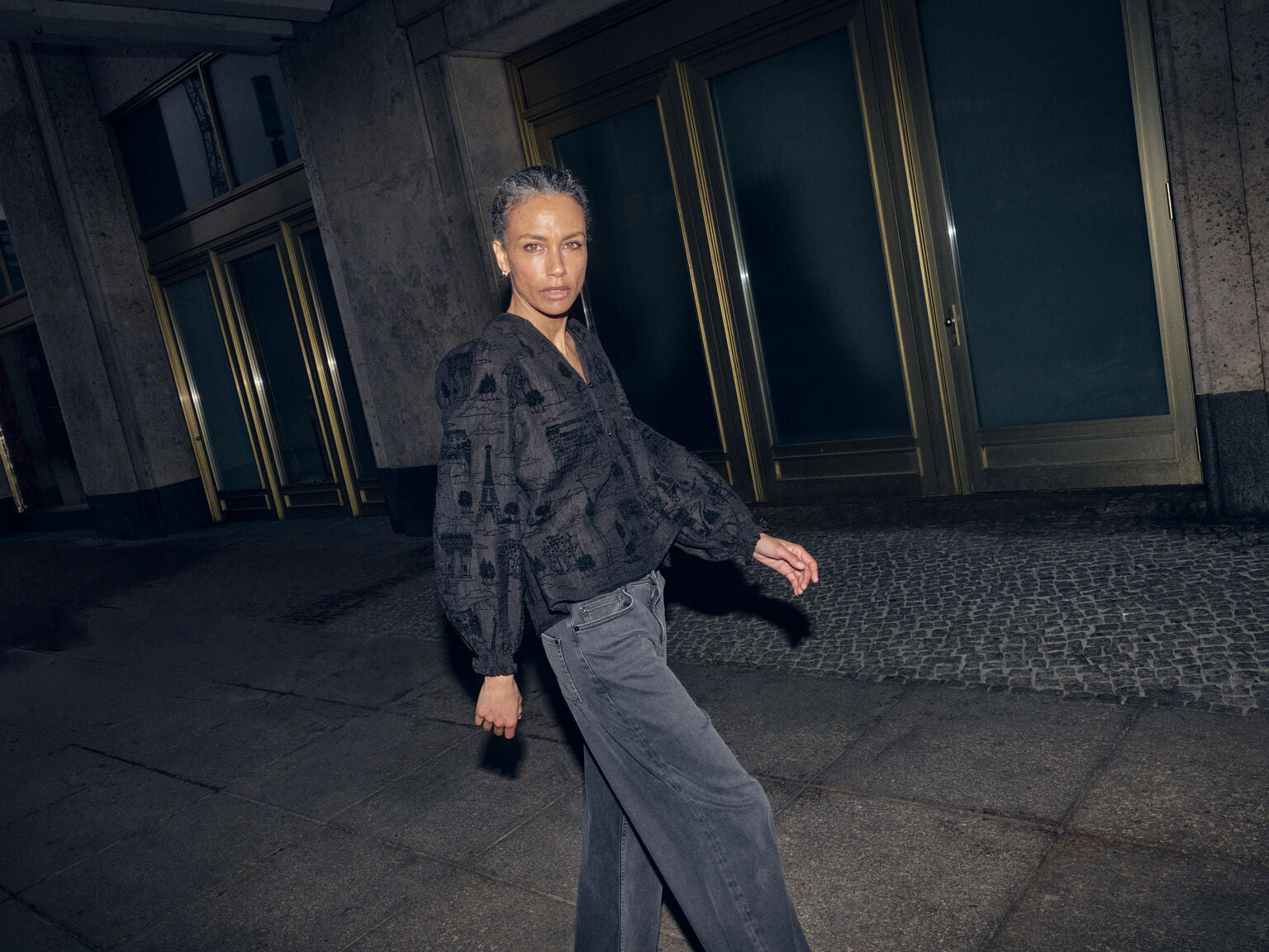 Tazzin Tale Light Blouse Black