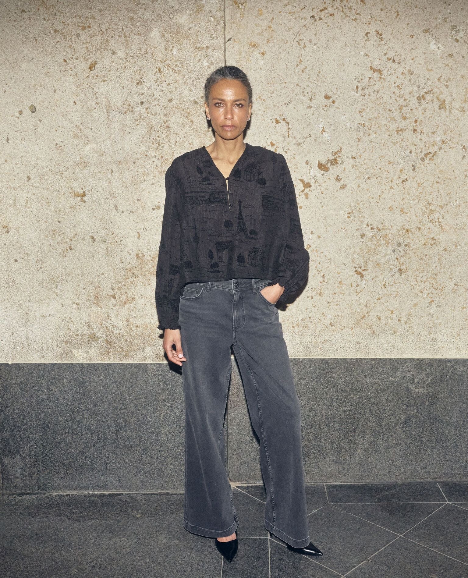 Tazzin Tale Light Blouse Black