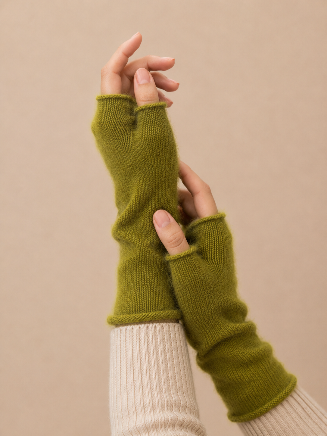 PLAIN FINGERLESS MITTEN OLIVE