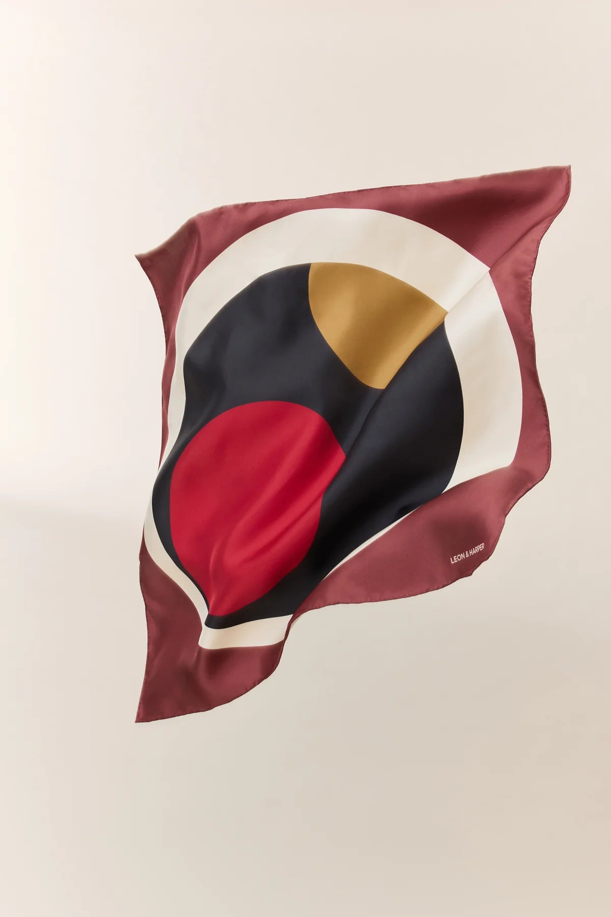 ERNEST ROUND SCARF BROWN