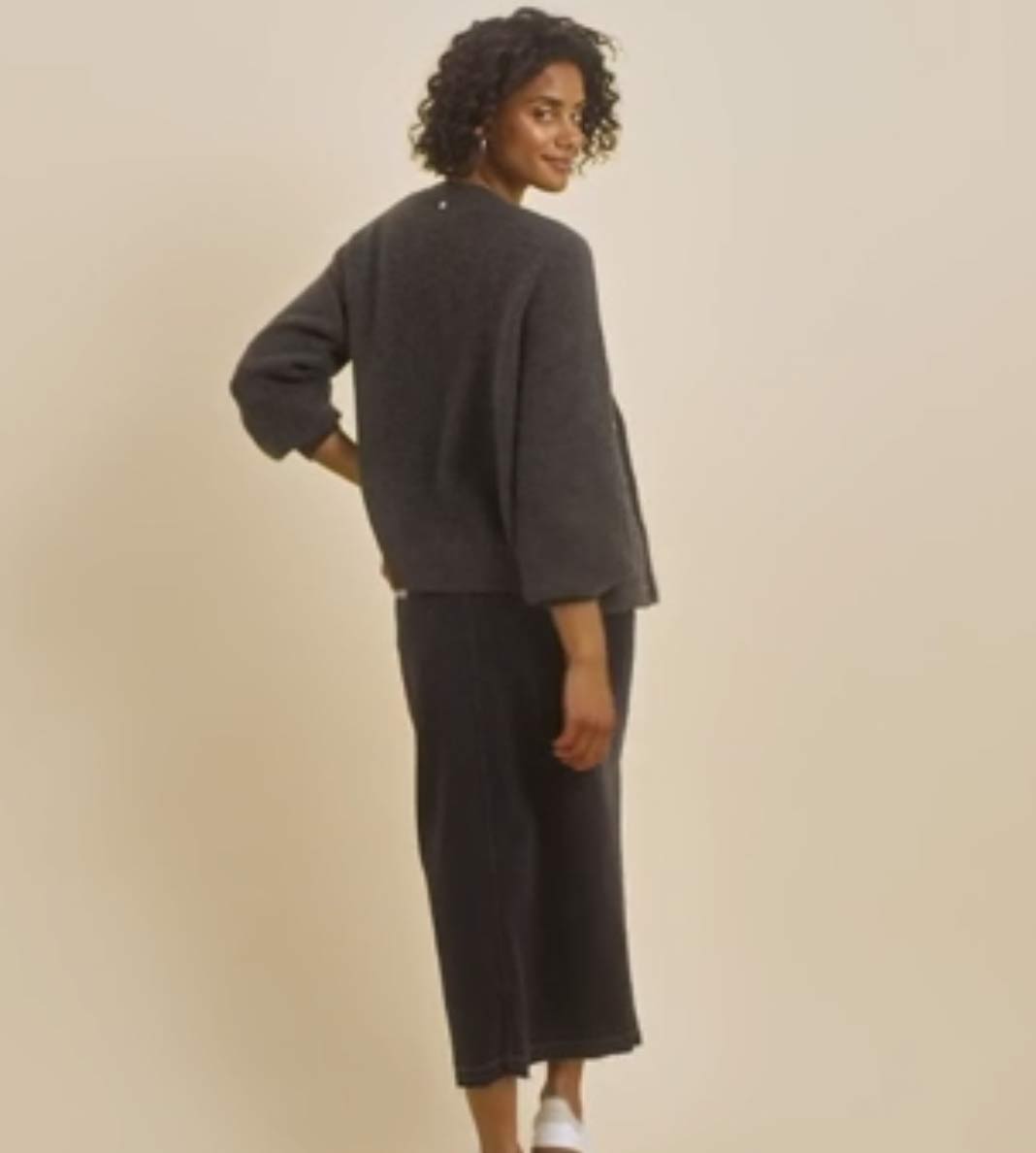Thora V Neck Knit Cardigan Phanthom